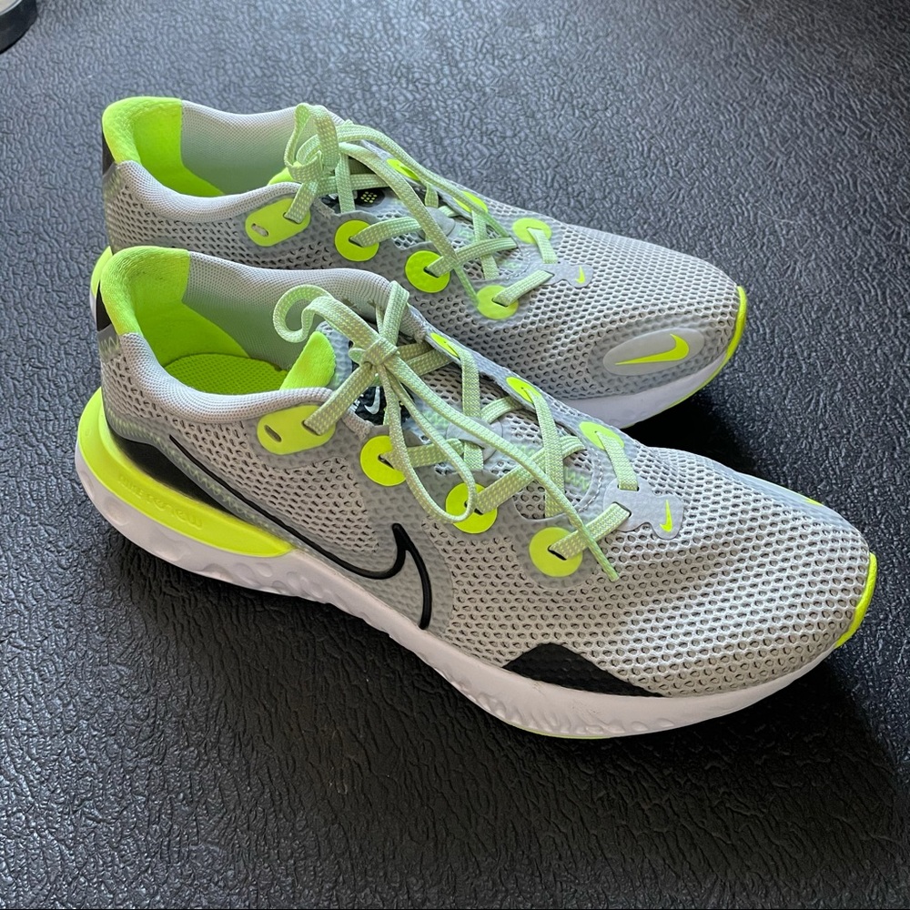 Nike Renew Men’s Running Sneaks - Picture 3 of 5